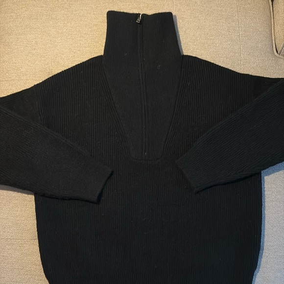 Black Oliveaceous zip front sweater size small ( but fits oversized ) - Picture 1 of 4